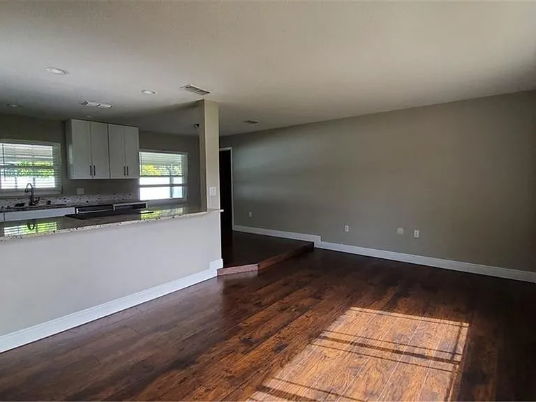 2267 Coventry Dr — Photo 4