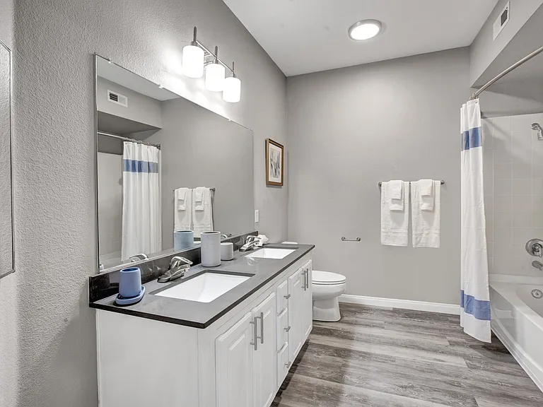 Broadleaf Apartments — Photo 11