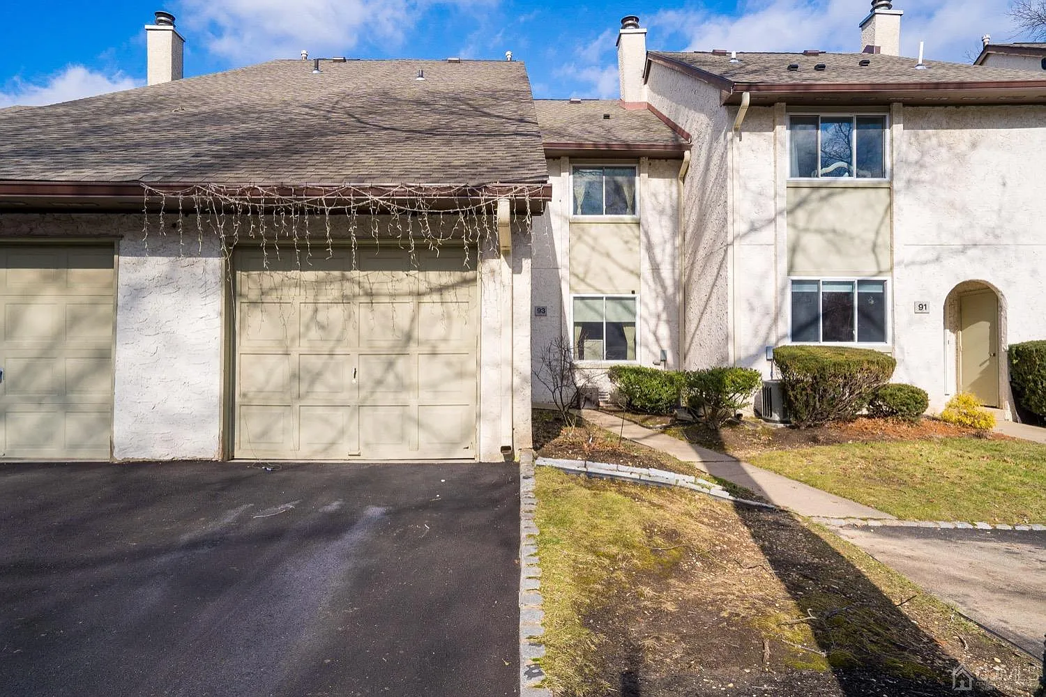 93 Thoreau Dr photo 1