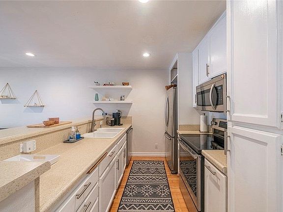 4th image of 363 Newport Ave