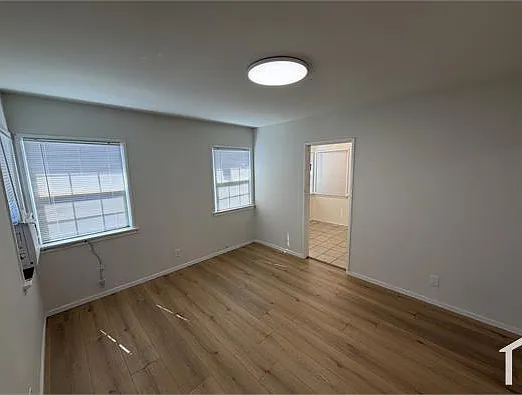 4606 Vineland Ave — Photo 1