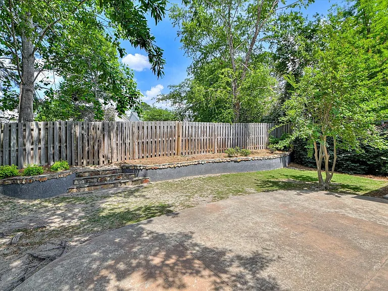 2037 Magnolia Pkwy — Photo 25