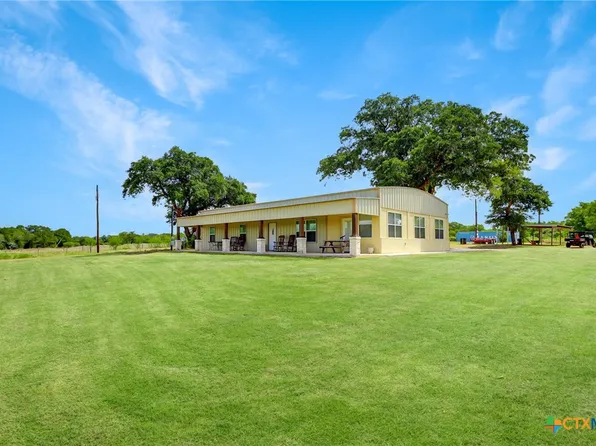 1601 Babylon Ln, Schulenburg, TX 78956