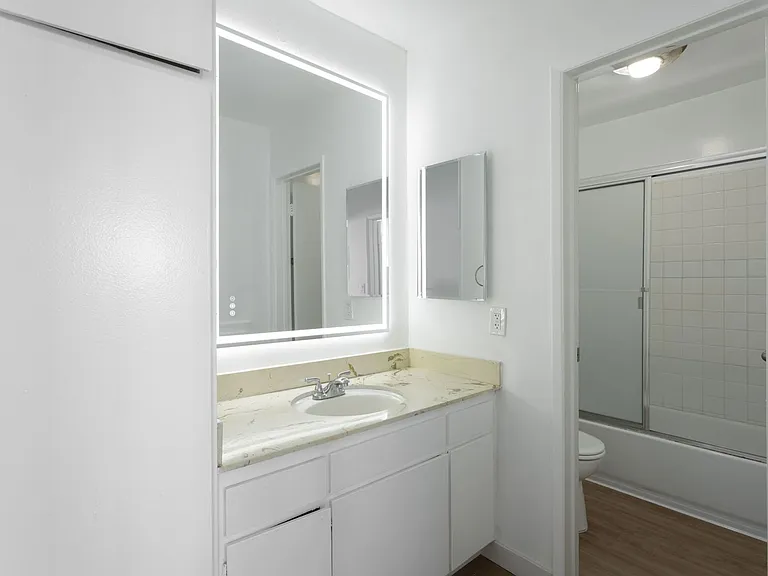 Larrabee Square Apartments — Photo 12