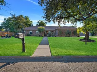 840 S Ridgeway Dr, Cleburne, TX 76033