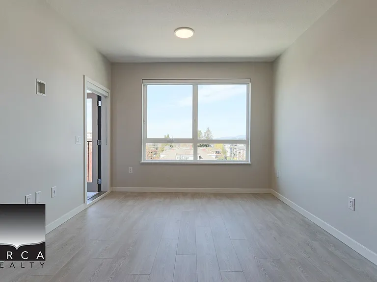 110 W 17th St #406 — Photo 2