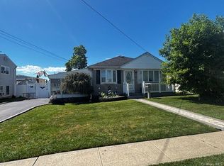 45 W Clearwater Road, Lindenhurst, NY 11757