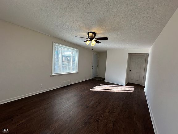 3rd image of 1509 S Hawthorne Ln