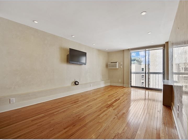1st image of 184 Thompson St APT 5G