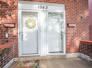 1343 Woodland Dr, Saint Louis, MO 63117
