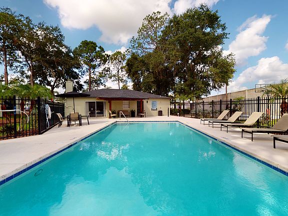 Townsgate Apartments Pool