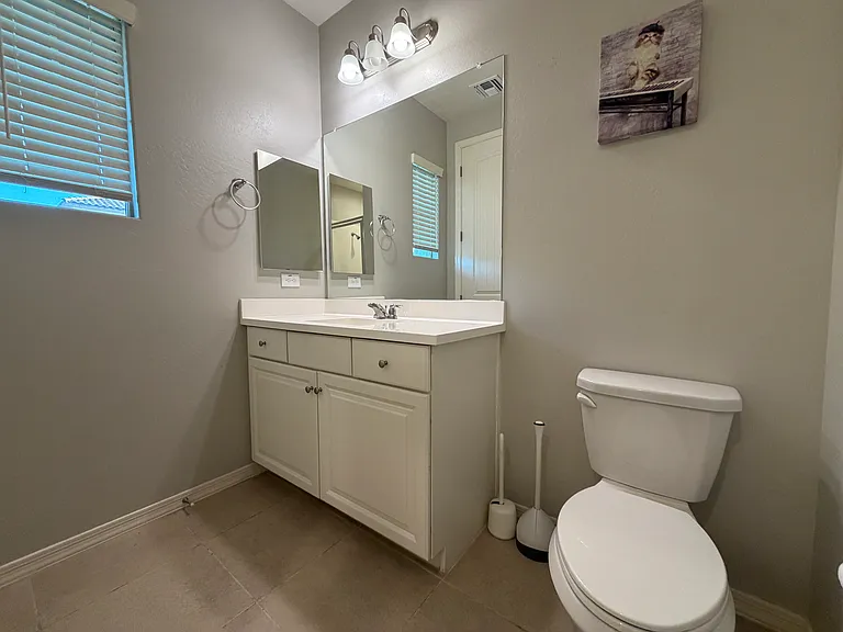 4138 E Jones St — Photo 15