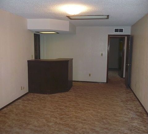 Formal Living Room w/wet bar