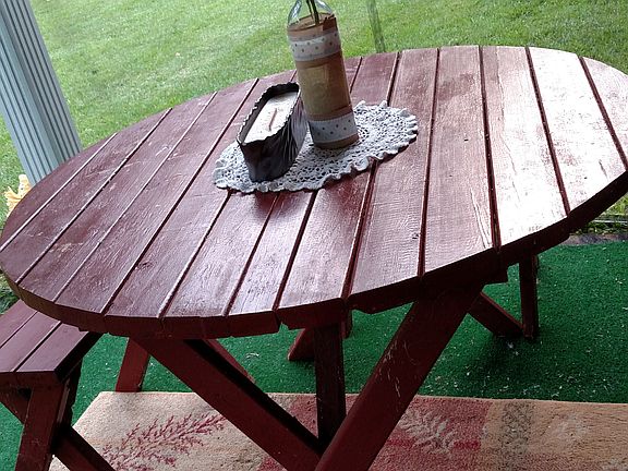 Picnic table/BP