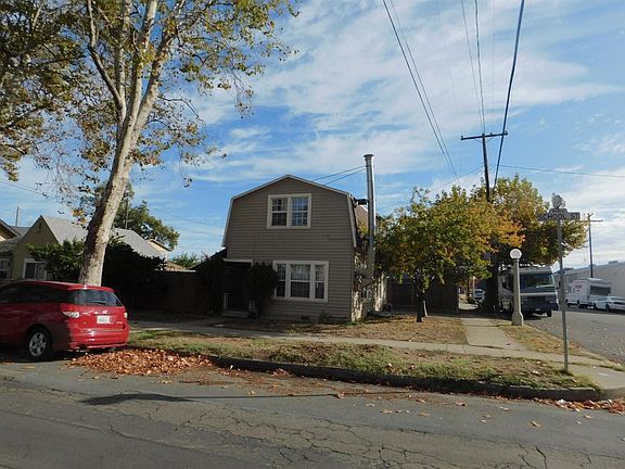 3rd image of 600 N School St