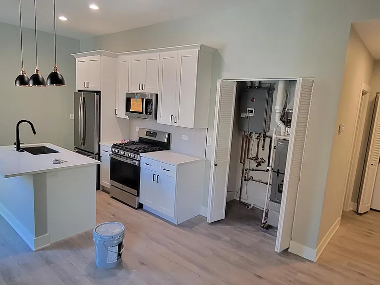 3611 N Greenview Ave #1 — Photo 3
