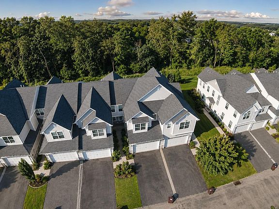 3rd image of 37 Lindentree Lane