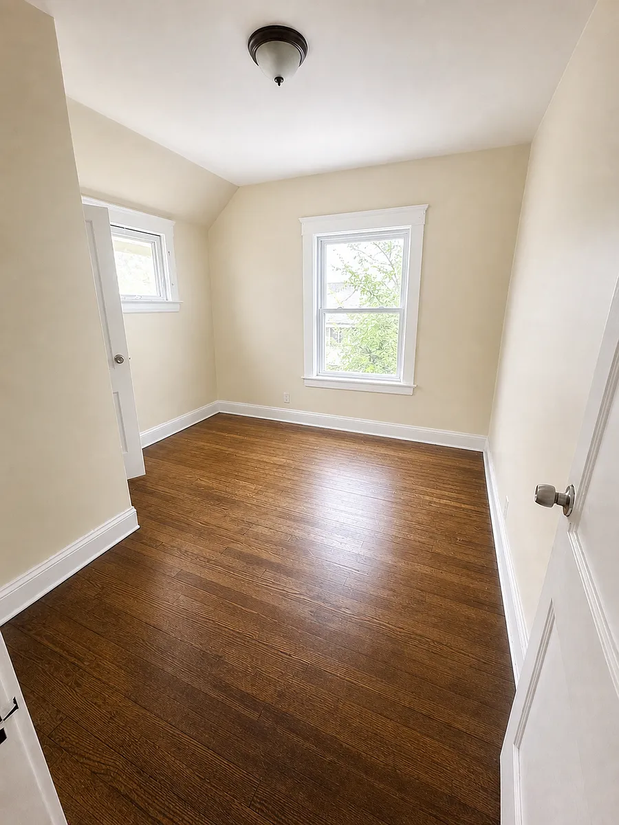 Building Photo - 9814 Dunlap Ave