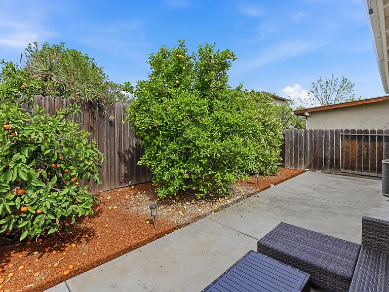 609 Stanford Ave — Photo 102
