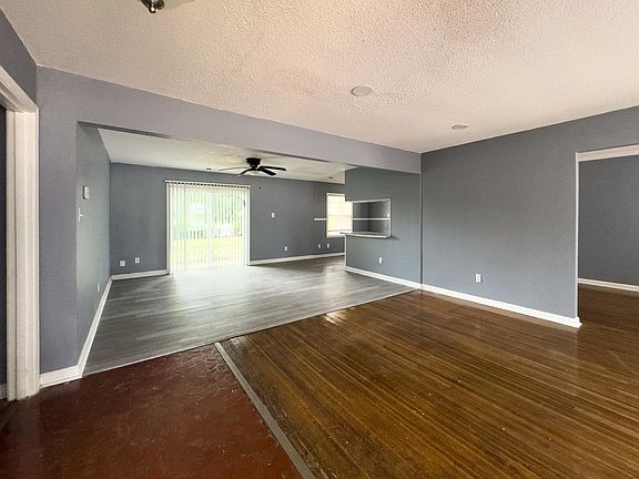3rd image of 3553 Rhodes Ave