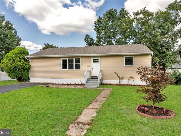 208 Shoshoni Trl, Browns Mills, NJ 08015