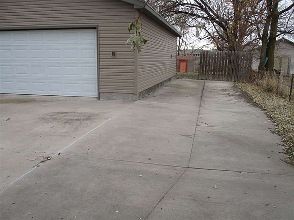 3rd image of 214 2nd St