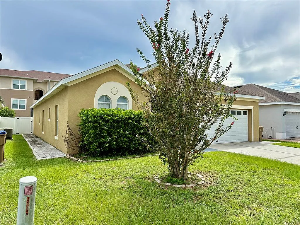 4 bed, 3.0 bath, 1853 sqft, $2,500 — Photo 2