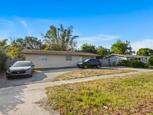 215 Huron Place, West Palm Beach, FL 33409