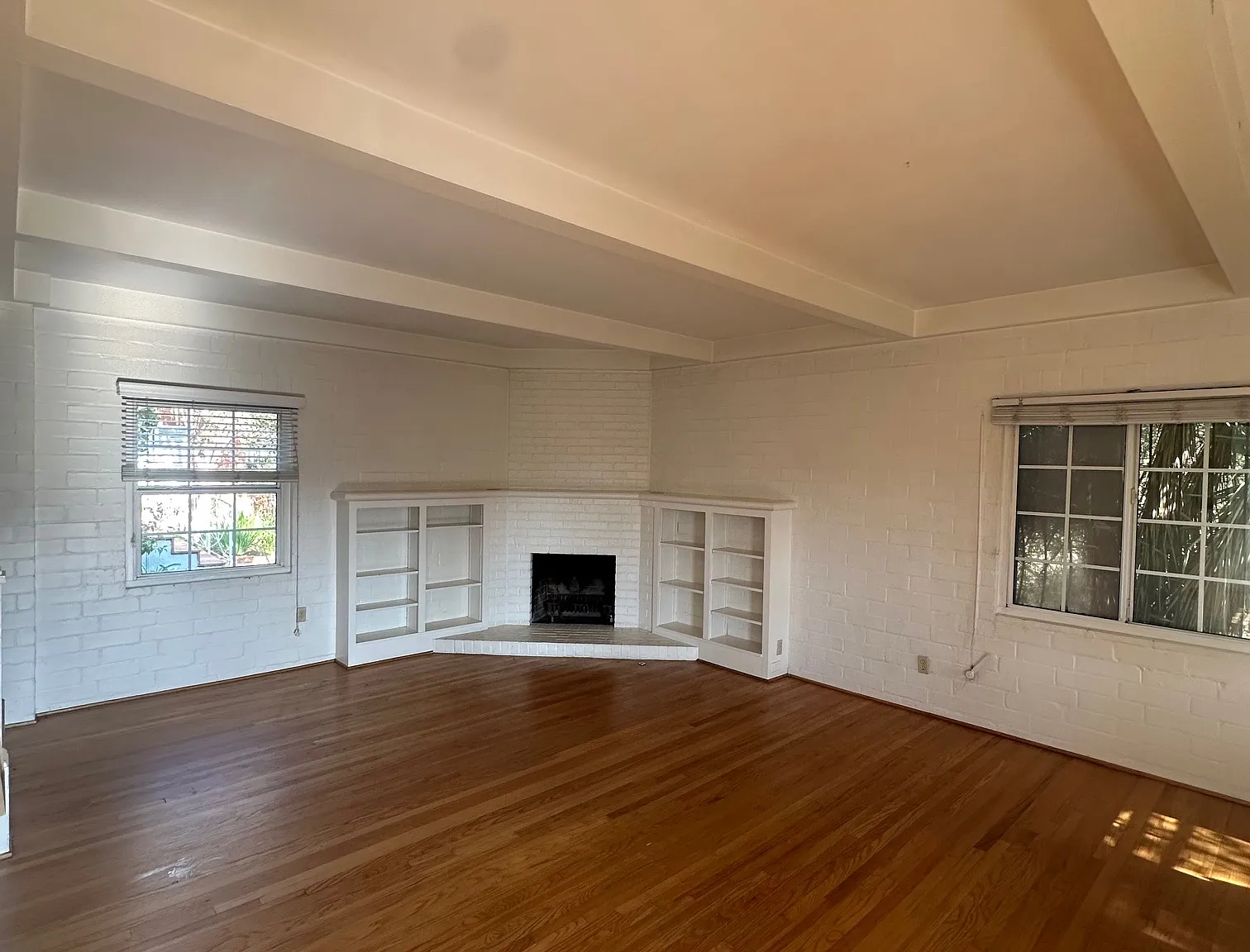 3 bed, 2.5 bath, 1900 sqft, $3,995 — Photo 2