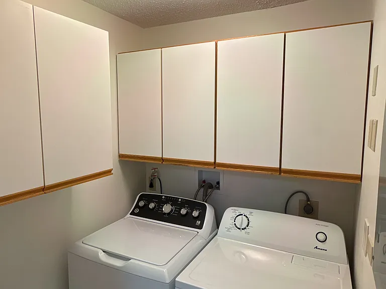Chelsea Condos — Photo 16