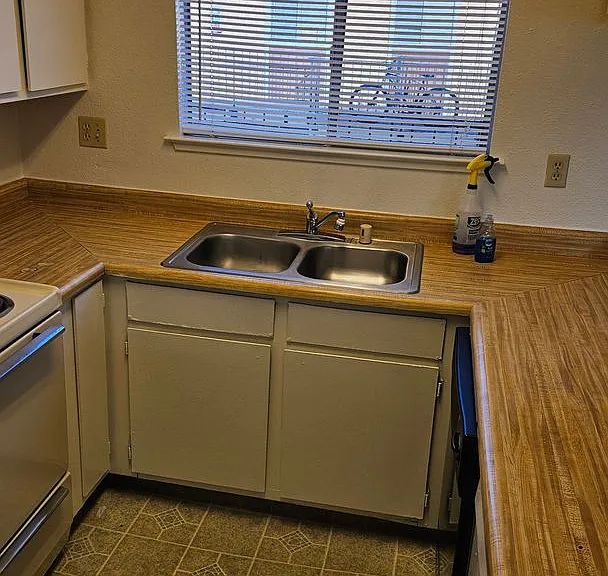 419 S Church Ave — Photo 3