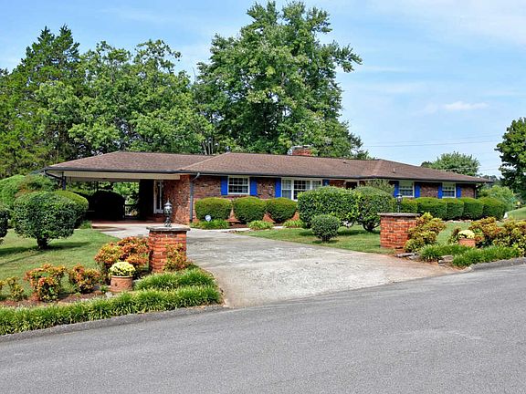 3rd image of 403 Lupine Dr