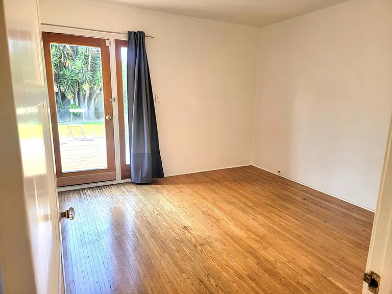 3831 Midway Ave — Photo 10