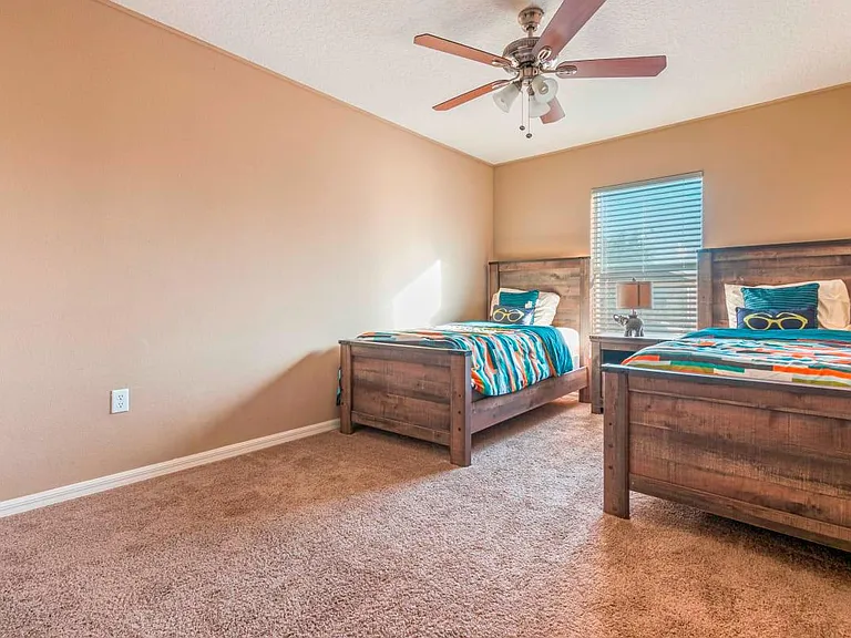 512 Blake Ave — Photo 34