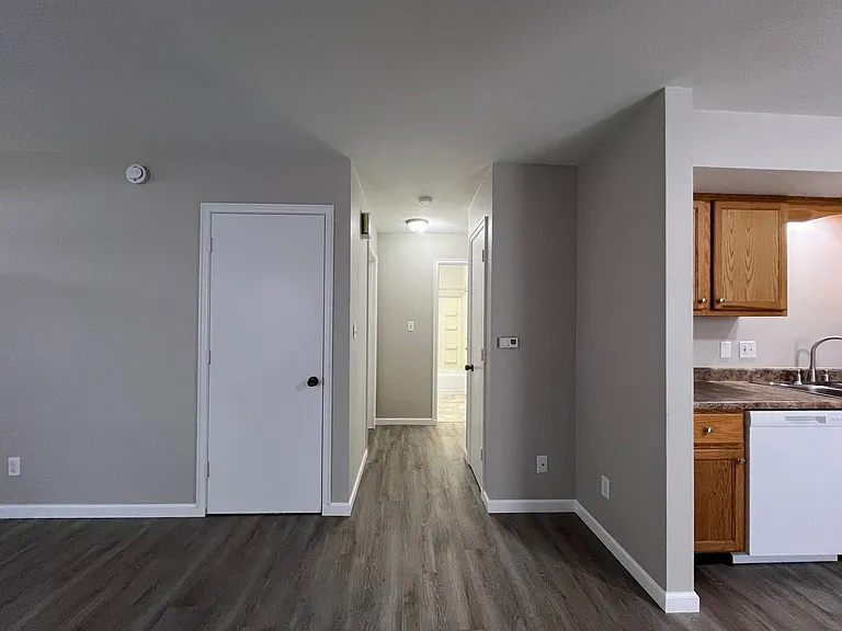 1210 Hilltop — Photo 6