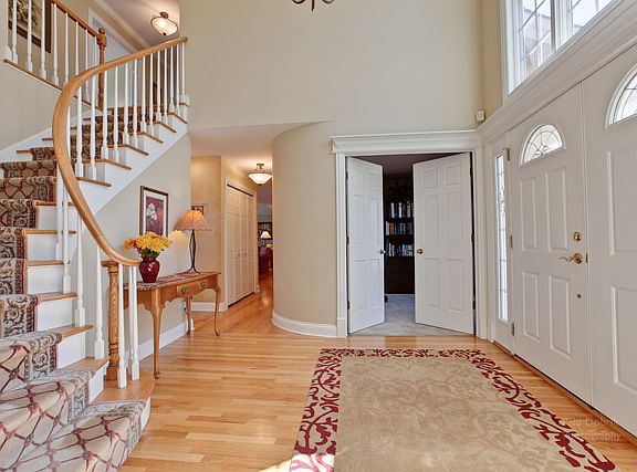 2nd image of 328 W Parkwood Ct