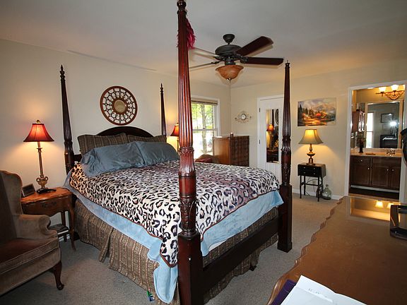 4th image of 800 Countrywood Dr