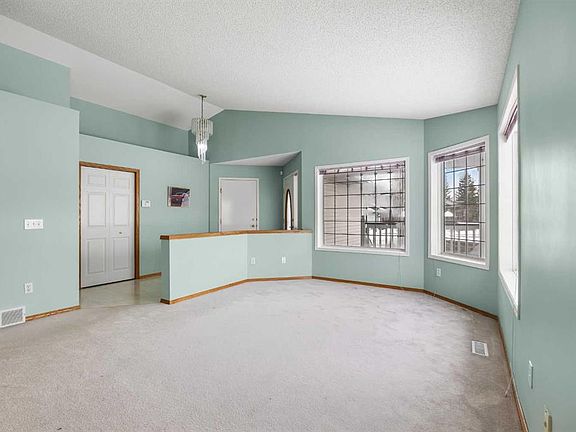 4th image of 302 SE Arbour Ridge Park NW