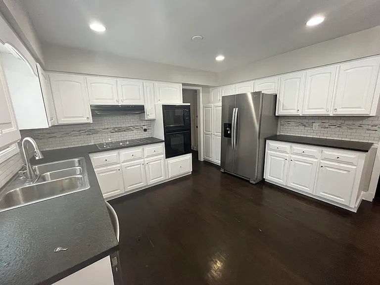 146 Clairhaven Dr — Photo 3