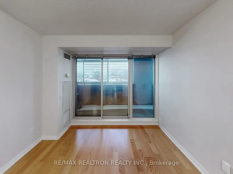 1050 The Queensway #217 — Photo 14