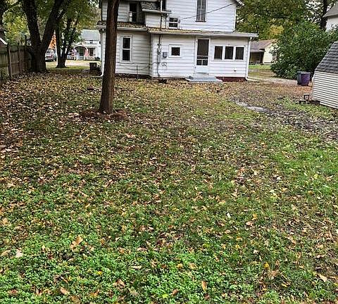 Large backyard, large garden shed on far right