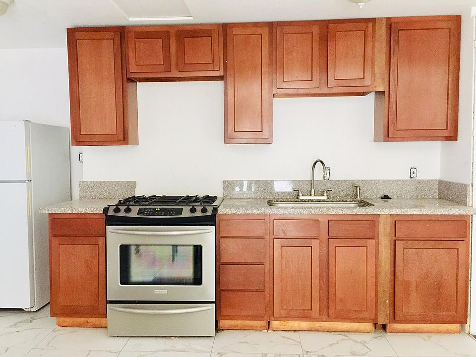 1st image of 15619 Merrill Ave