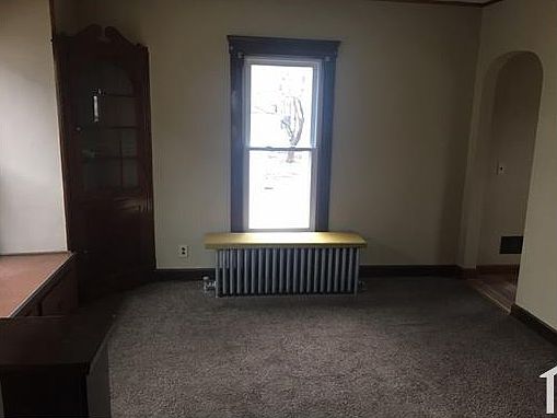 4th image of 323 W 23rd St