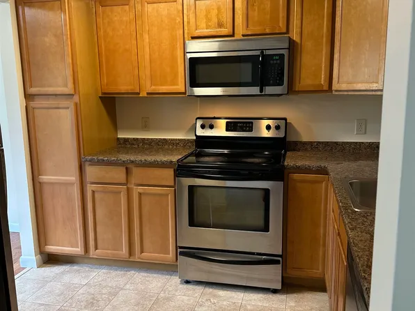 7 Hawthorne Circle, South Burlington, VT 05403