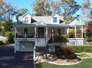54 Washington St, Setauket, NY 11733