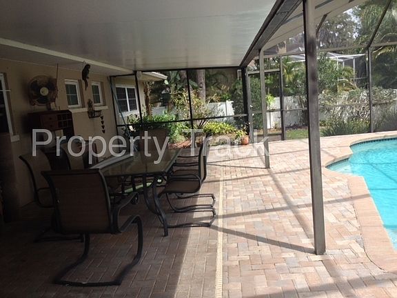 5th image of 105 Oakwood Dr