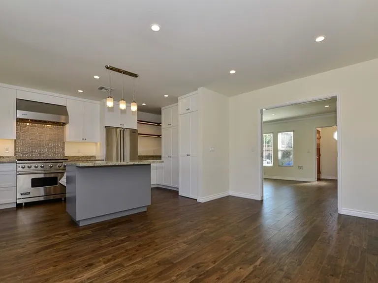 1609 Oak St — Photo 22