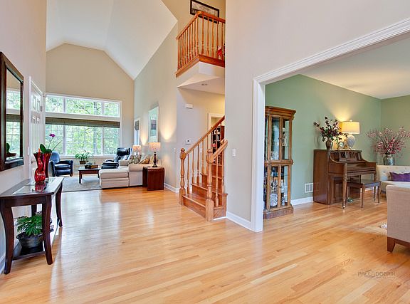 4th image of 28900 N Forest Lake Ln