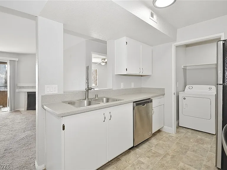 220 Mission Catalina Ln #207 — Photo 2