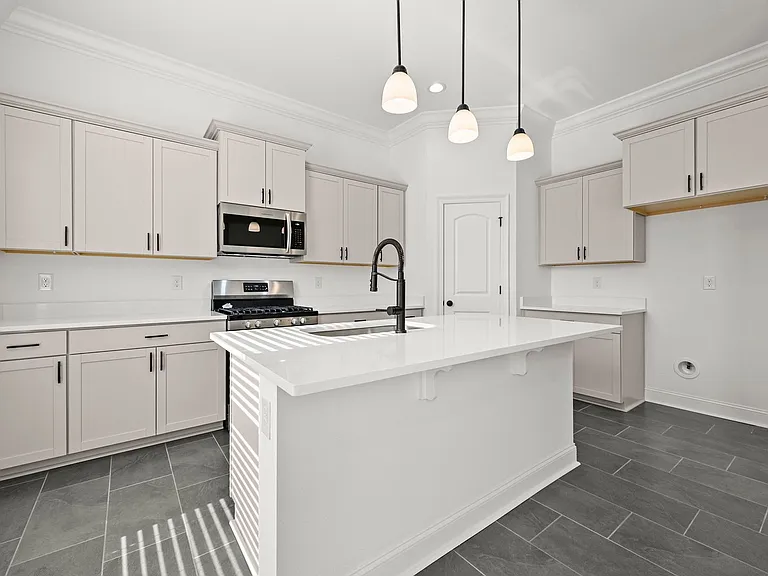 38405 Parliament Dr — Photo 5
